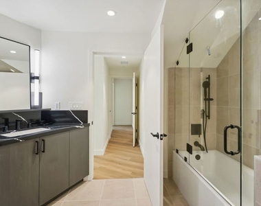 1110 S Spaulding Avenue - Photo Thumbnail 19