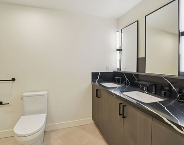 1110 S Spaulding Avenue - Photo Thumbnail 18