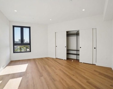 1110 S Spaulding Avenue - Photo Thumbnail 10