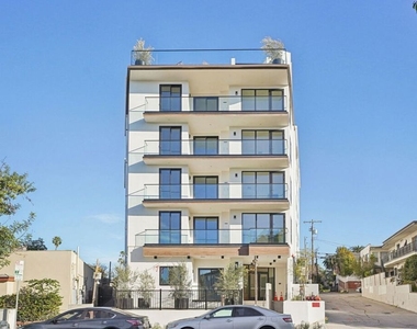 1110 S Spaulding Avenue - Photo Thumbnail 4