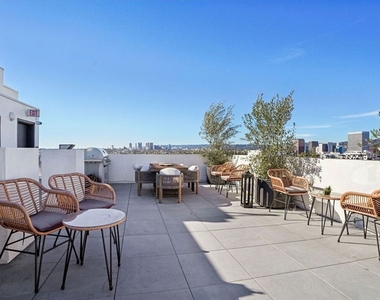 1110 S Spaulding Avenue - Photo Thumbnail 6