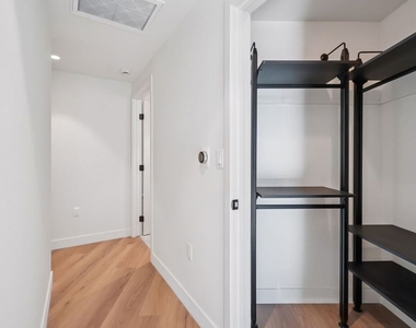 1110 S Spaulding Avenue - Photo Thumbnail 14