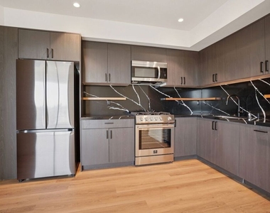 1110 S Spaulding Avenue - Photo Thumbnail 8