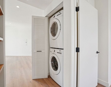 1110 S Spaulding Avenue - Photo Thumbnail 11