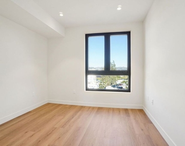 1110 S Spaulding Avenue - Photo Thumbnail 12