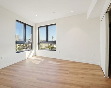 1110 S Spaulding Avenue - Photo Thumbnail 13