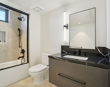 1110 S Spaulding Avenue - Photo Thumbnail 9