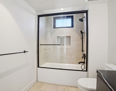 1110 S Spaulding Avenue - Photo Thumbnail 10