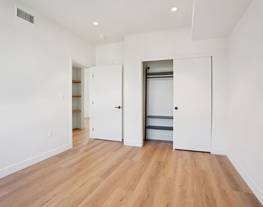 1110 S Spaulding Avenue - Photo Thumbnail 14