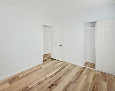 877 W Wilson Street - Photo Thumbnail 7