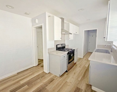 877 W Wilson Street - Photo Thumbnail 6
