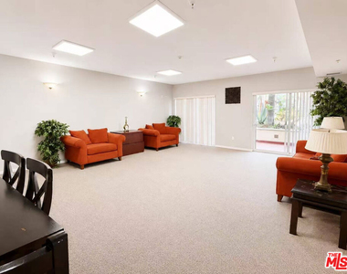 13941 Sherman Way - Photo Thumbnail 15