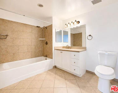 13941 Sherman Way - Photo Thumbnail 8