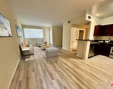 13941 Sherman Way - Photo Thumbnail 5