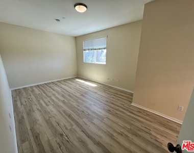 13941 Sherman Way - Photo Thumbnail 11