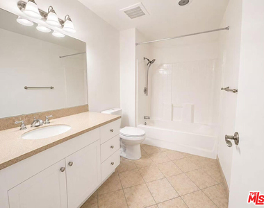 13941 Sherman Way - Photo Thumbnail 9