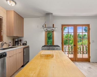 8298 Presson Place - Photo Thumbnail 6