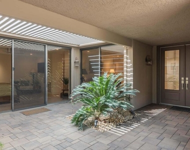 101 Columbia Drive - Photo Thumbnail 6