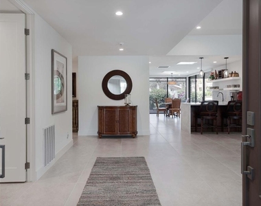 101 Columbia Drive - Photo Thumbnail 7