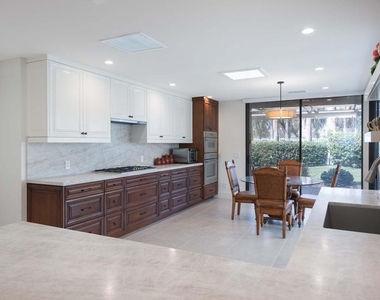 101 Columbia Drive - Photo Thumbnail 12