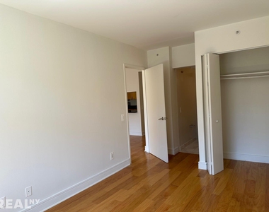 323 W 96th St - Photo Thumbnail 10