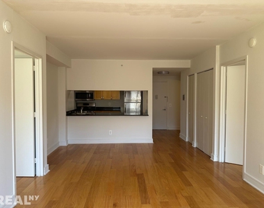 323 W 96th St - Photo Thumbnail 6