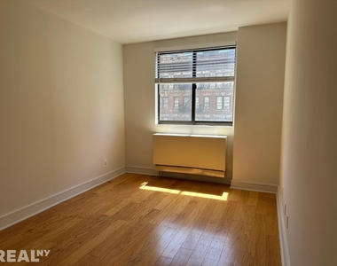323 W 96th St - Photo Thumbnail 9