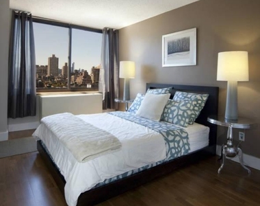 East 96th Street - Photo Thumbnail 2