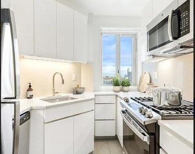 Avenue C - Photo Thumbnail 5