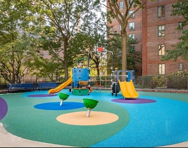 Avenue C - Photo Thumbnail 10
