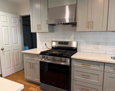 369 Island Avenue - Photo Thumbnail 7