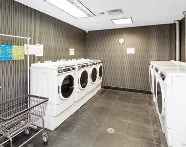 14320 Hoover Avenue - Photo Thumbnail 6