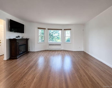 757 Leslie Lane - Photo Thumbnail 7