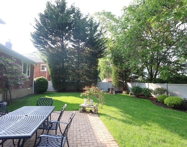 757 Leslie Lane - Photo Thumbnail 2