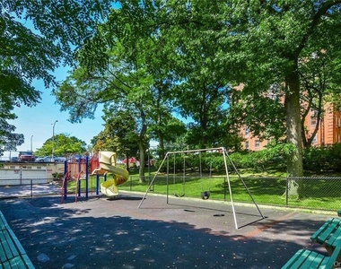 4 Sadore Lane - Photo Thumbnail 5