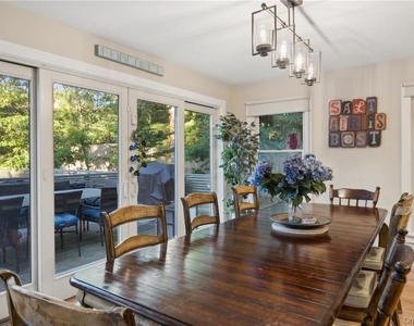 25 Blue Jay Way - Photo Thumbnail 6