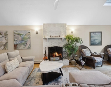 25 Blue Jay Way - Photo Thumbnail 9