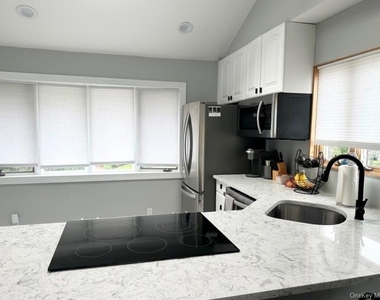 95 Irving Avenue - Photo Thumbnail 12