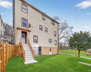664-666 N Division St - Photo Thumbnail 16
