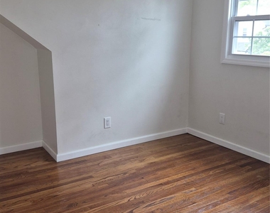 94 Gates Avenue - Photo Thumbnail 12