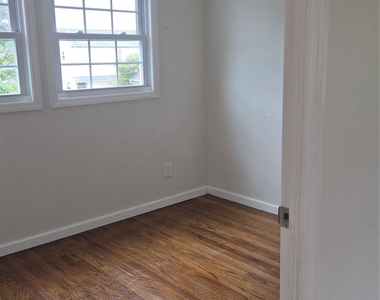 94 Gates Avenue - Photo Thumbnail 10