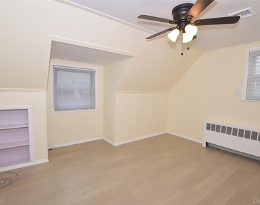 37 Amby Avenue - Photo Thumbnail 6