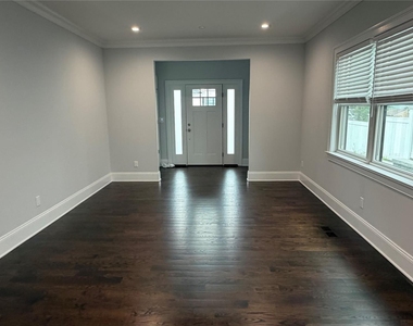 172 Lakeview Avenue - Photo Thumbnail 16