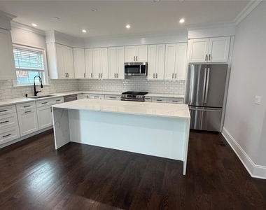 172 Lakeview Avenue - Photo Thumbnail 17