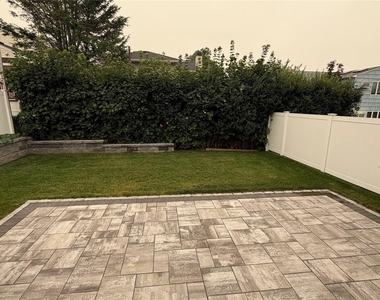 172 Lakeview Avenue - Photo Thumbnail 13