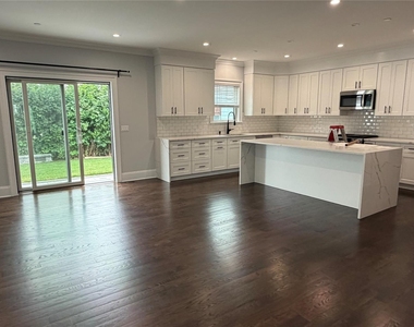 172 Lakeview Avenue - Photo Thumbnail 15