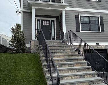 172 Lakeview Avenue - Photo Thumbnail 12