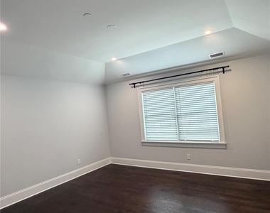 172 Lakeview Avenue - Photo Thumbnail 8