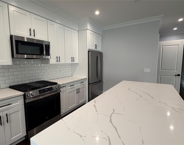172 Lakeview Avenue - Photo Thumbnail 19
