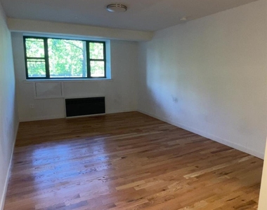 671 Bronx River Road - Photo Thumbnail 3